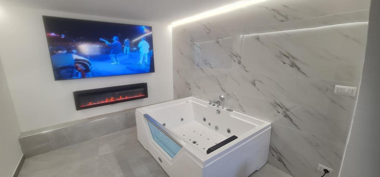 Central Rooms サンタ・テレーザ・ガッルーラ エクステリア 写真
